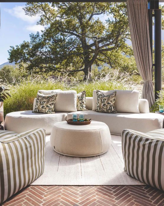 Mona Outdoor Sofa Set in Aborio